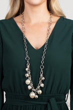 Load image into Gallery viewer, Revolving Refinement Pearl necklace